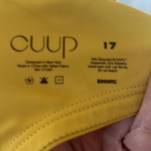 NWT CUUP swim suit top with underwire yellowi lsz 36DD - Picture 5 of 5